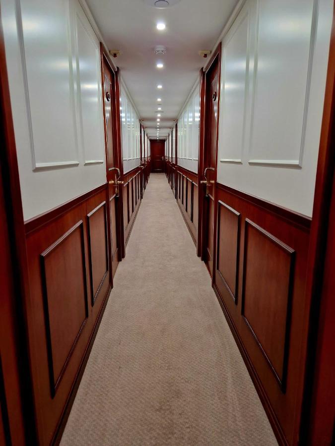 Costa Do Sal Hotel Boat Lounge أفيرو المظهر الخارجي الصورة