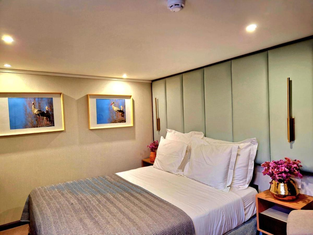 Costa Do Sal Hotel Boat Lounge أفيرو المظهر الخارجي الصورة